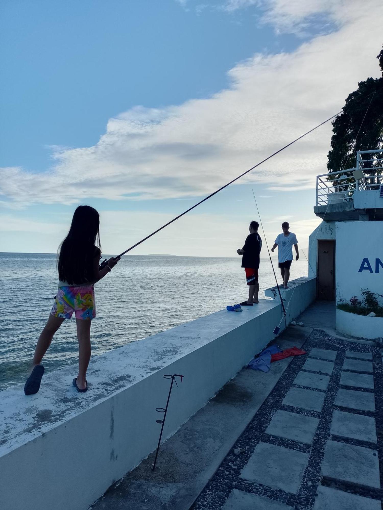 Angler'S Hub & Resort Oslob Exterior photo